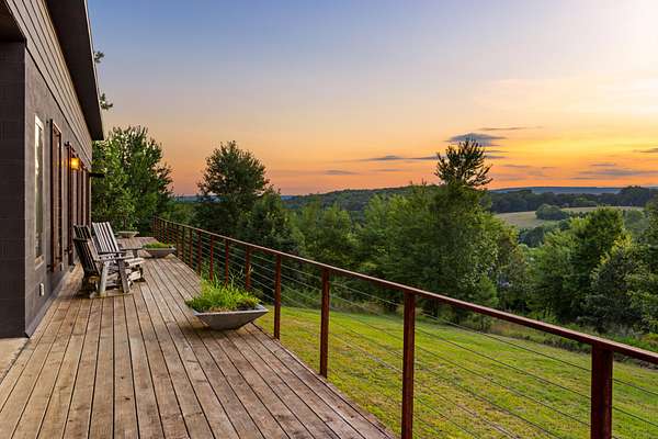 1.79 Acres of Residential Land with Home for Sale in Bakewell, Tennessee