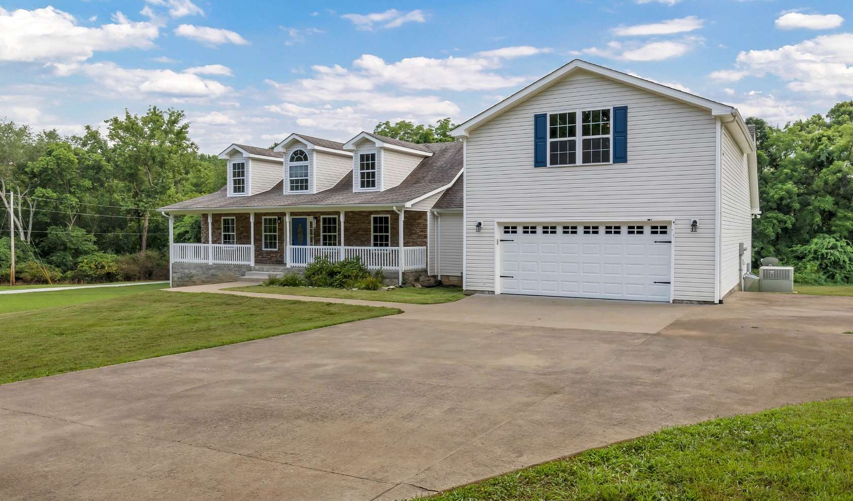 1.52 Acres of Residential Land with Home for Sale in Cunningham, Tennessee