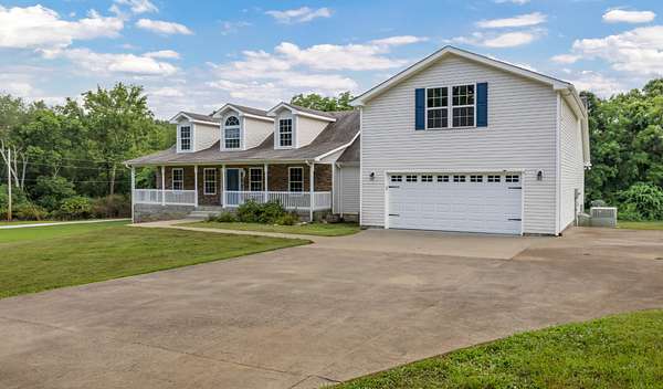 1.52 Acres of Residential Land with Home for Sale in Cunningham, Tennessee