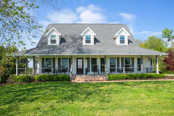 11.8 Acres of Land with Home for Sale in Charlotte, Tennessee