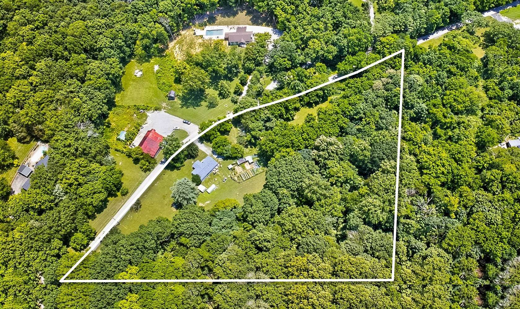 2.34 Acres of Residential Land with Home for Sale in Hendersonville, Tennessee