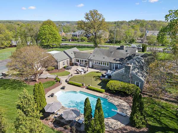 2.4 Acres of Residential Land with Home for Sale in Hendersonville, Tennessee