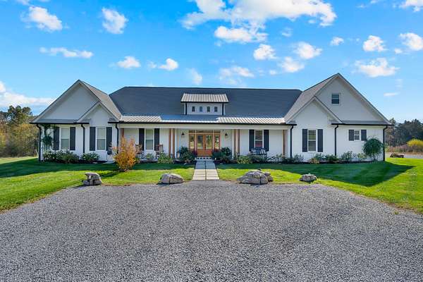 15 Acres of Land with Home for Sale in Columbia, Tennessee