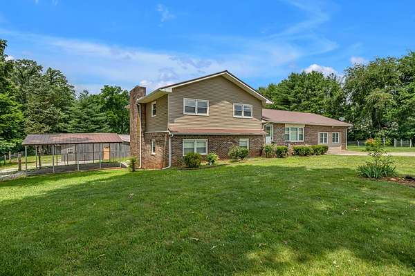 2.8 Acres of Residential Land with Home for Sale in Winchester, Tennessee