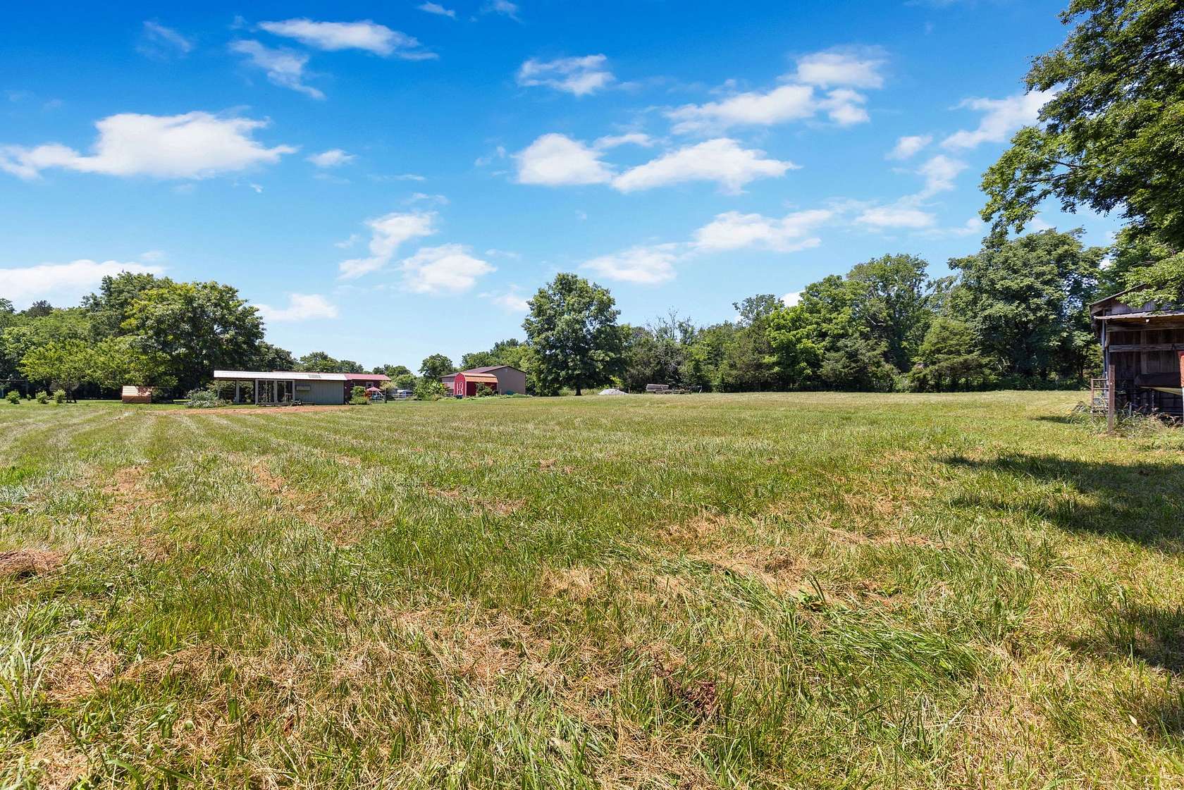 18 Acres of Land with Home for Sale in Lebanon, Tennessee