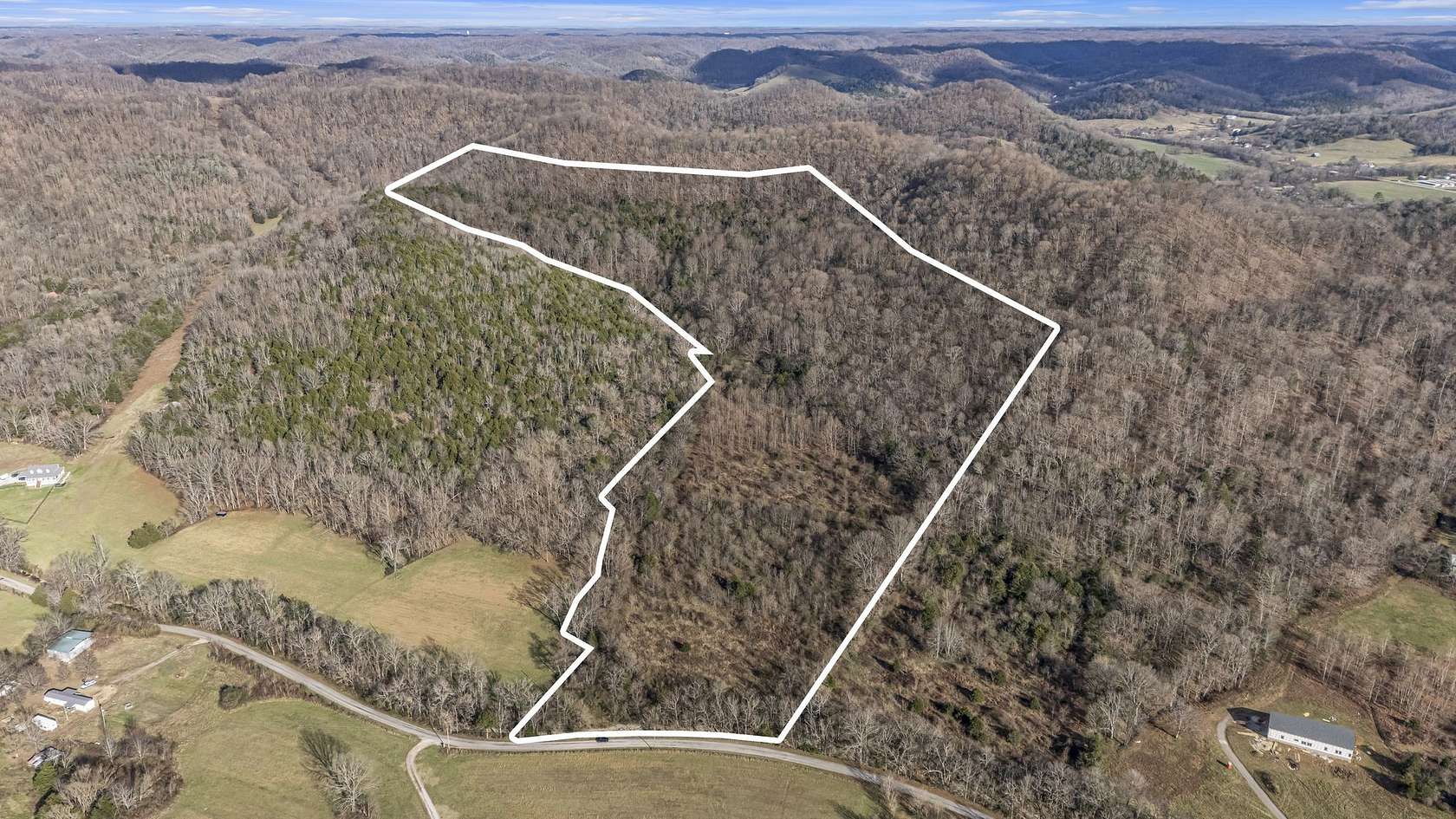 83 Acres of Land for Sale in Hartsville, Tennessee