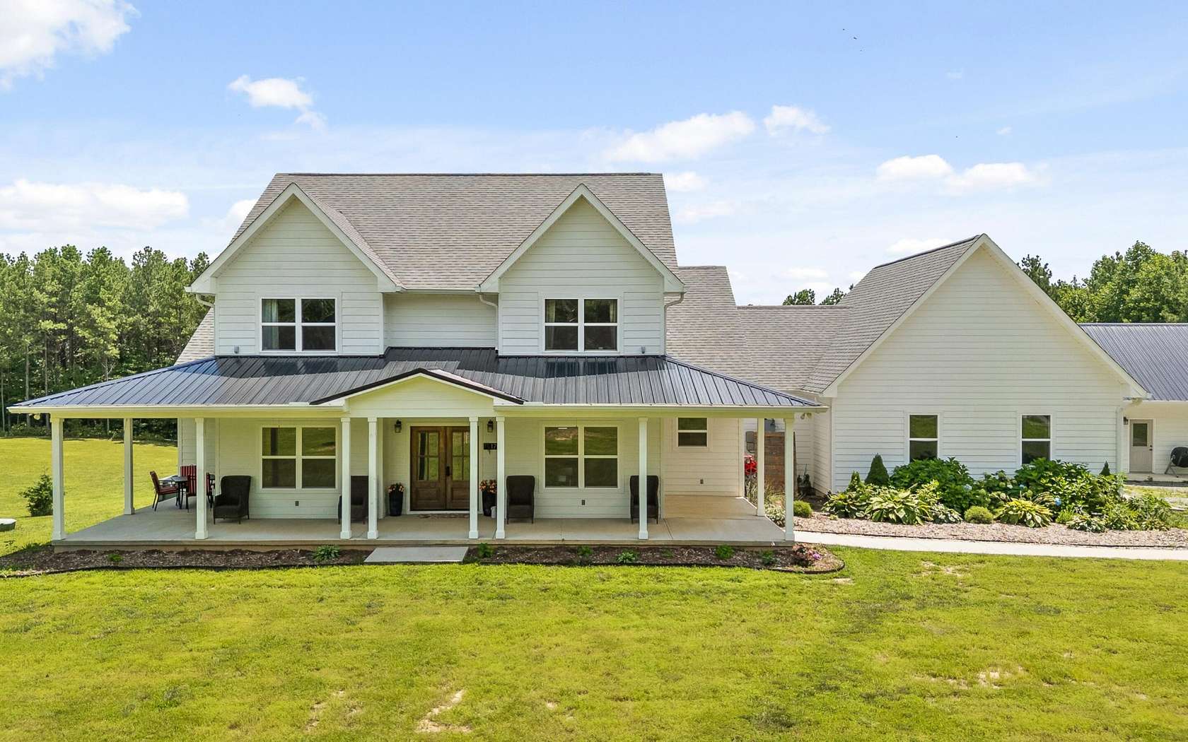 5.15 Acres of Residential Land with Home for Sale in Signal Mountain, Tennessee