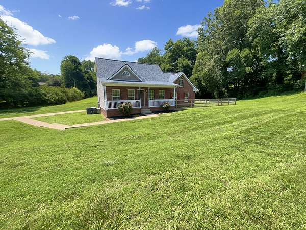 1.57 Acres of Residential Land with Home for Sale in Clarksville, Tennessee