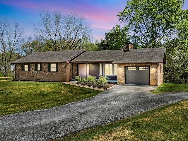 5.28 Acres of Residential Land with Home for Sale in Clarksville, Tennessee