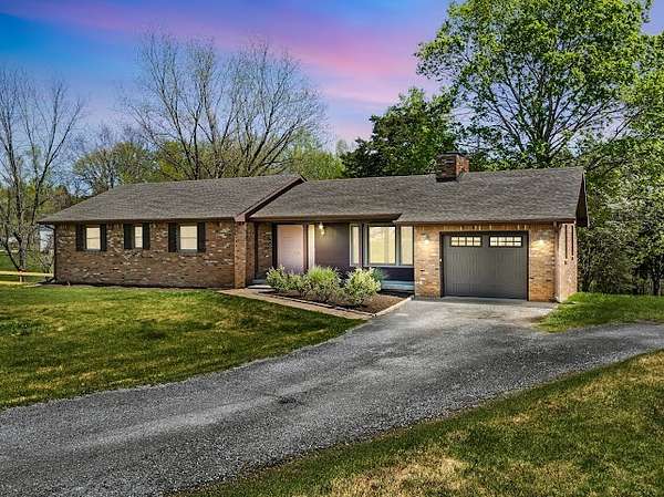 5.28 Acres of Residential Land with Home for Sale in Clarksville, Tennessee