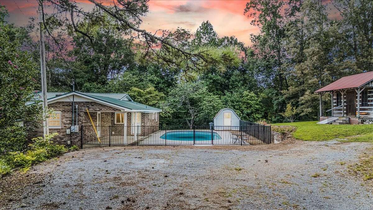 5.35 Acres of Residential Land with Home for Sale in Tullahoma, Tennessee