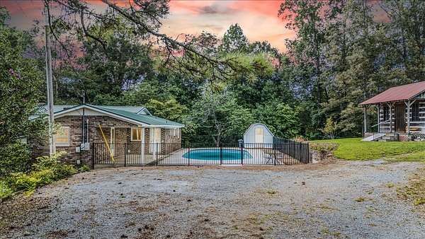 5.35 Acres of Residential Land with Home for Sale in Tullahoma, Tennessee