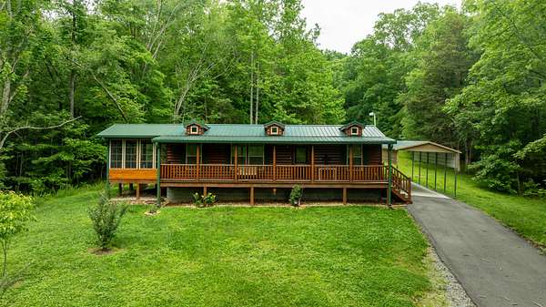 4.66 Acres of Residential Land with Home for Sale in Ashland City, Tennessee