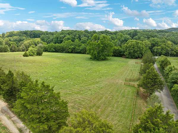 5 Acres of Land for Sale in Columbia, Tennessee