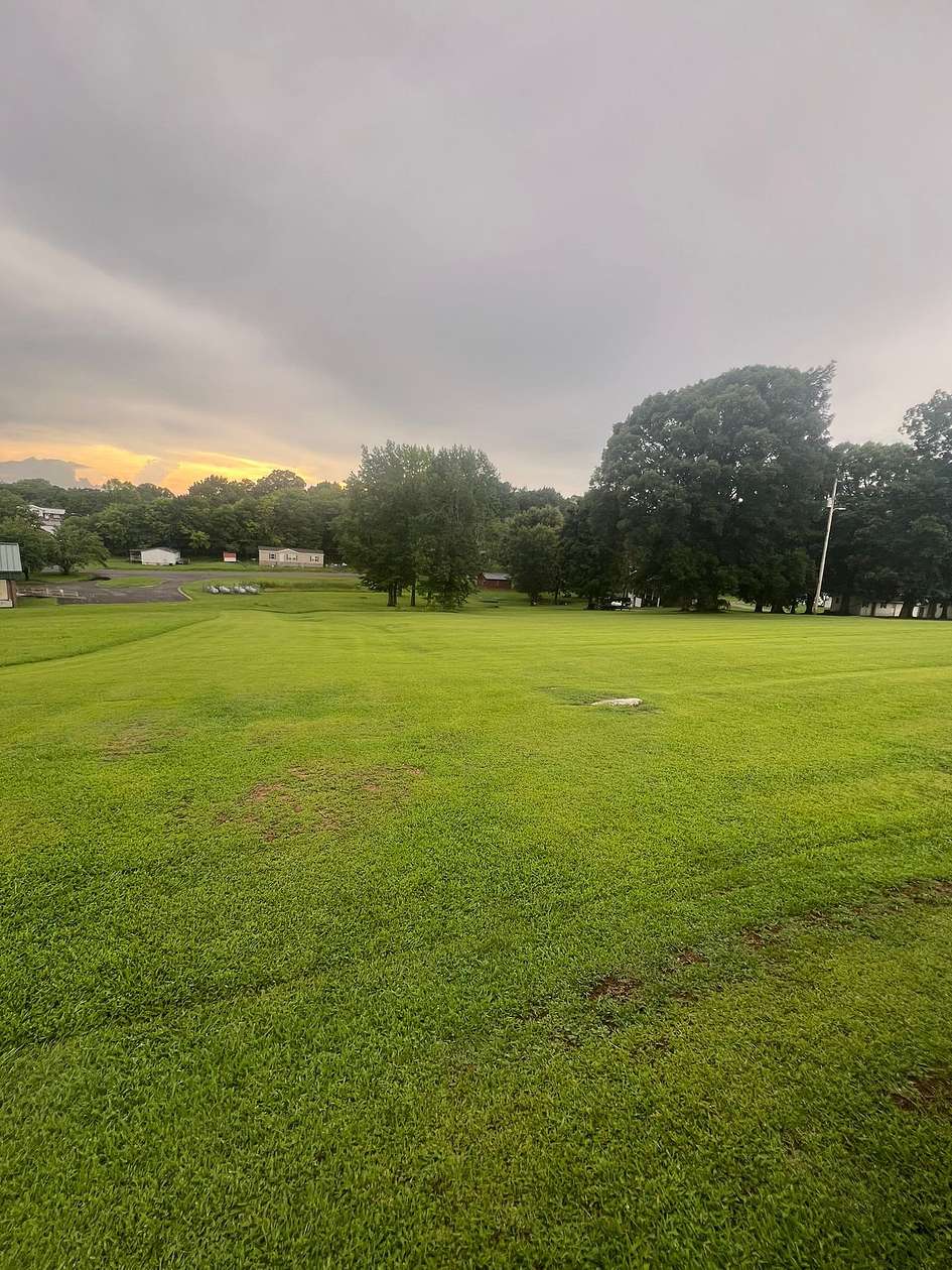 1 Acre of Residential Land for Sale in Westmoreland, Tennessee