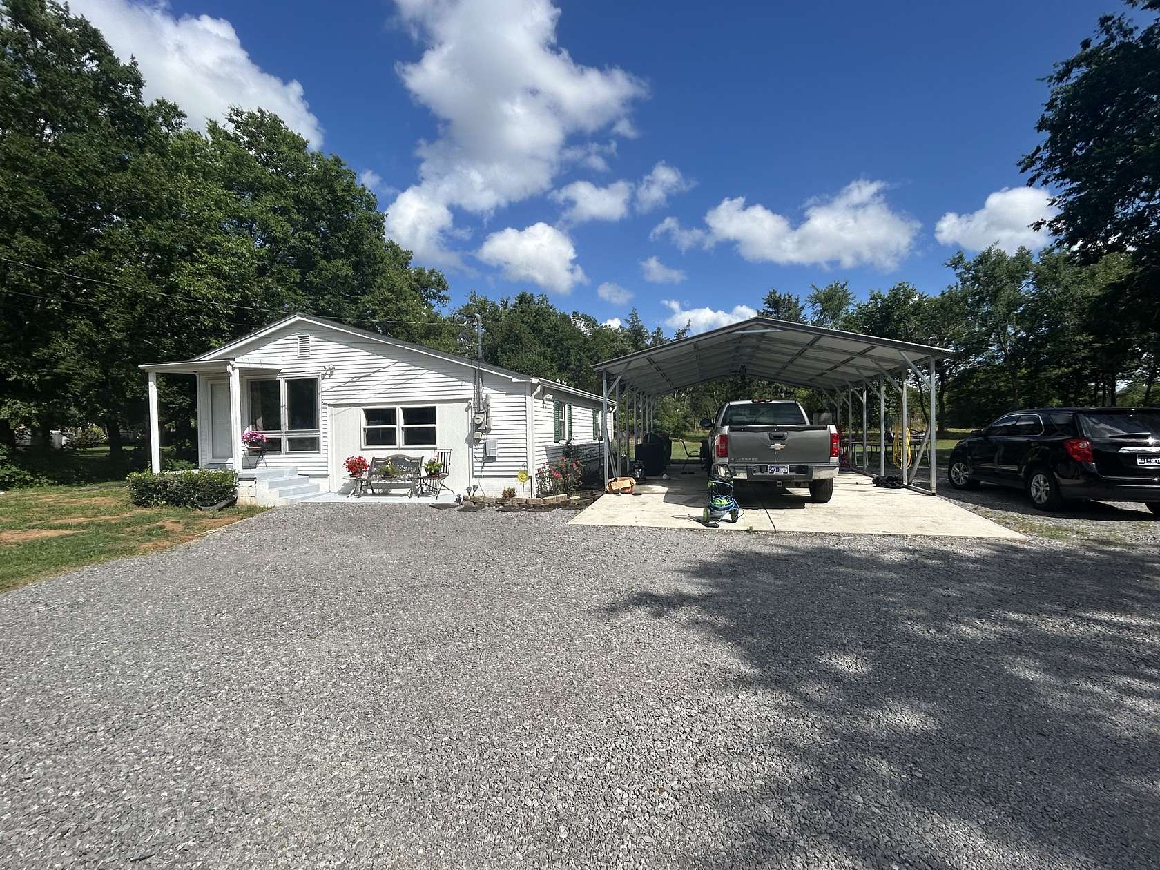 2.62 Acres of Residential Land with Home for Sale in Shelbyville, Tennessee