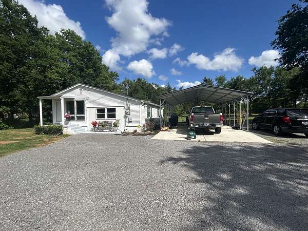 2.62 Acres of Residential Land with Home for Sale in Shelbyville, Tennessee