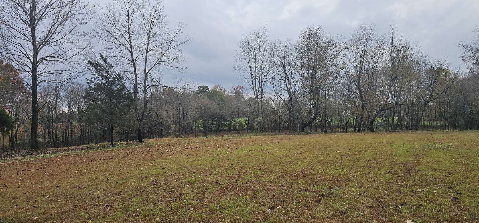 5 Acres of Residential Land for Sale in Chapmansboro, Tennessee