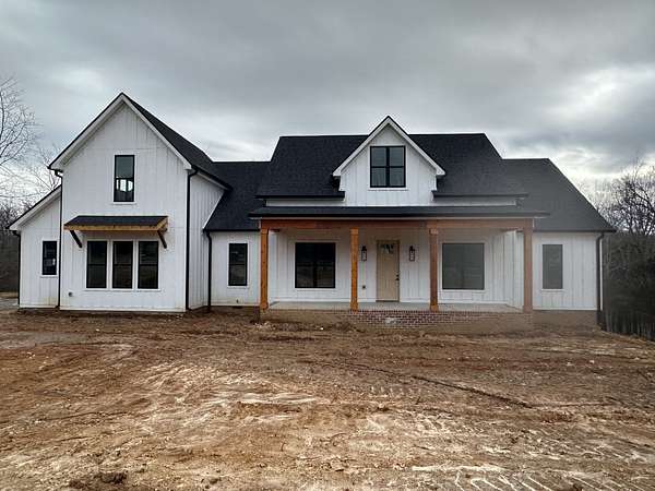 5 Acres of Land with Home for Sale in Clarksville, Tennessee