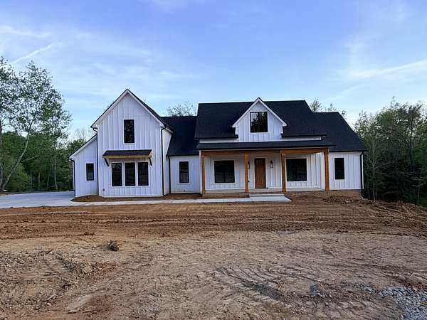 5 Acres of Land with Home for Sale in Clarksville, Tennessee