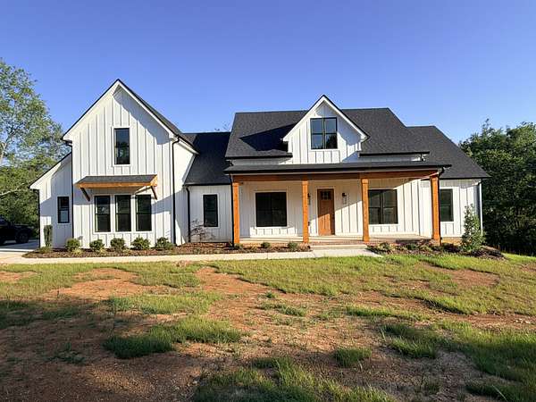 5 Acres of Land with Home for Sale in Clarksville, Tennessee