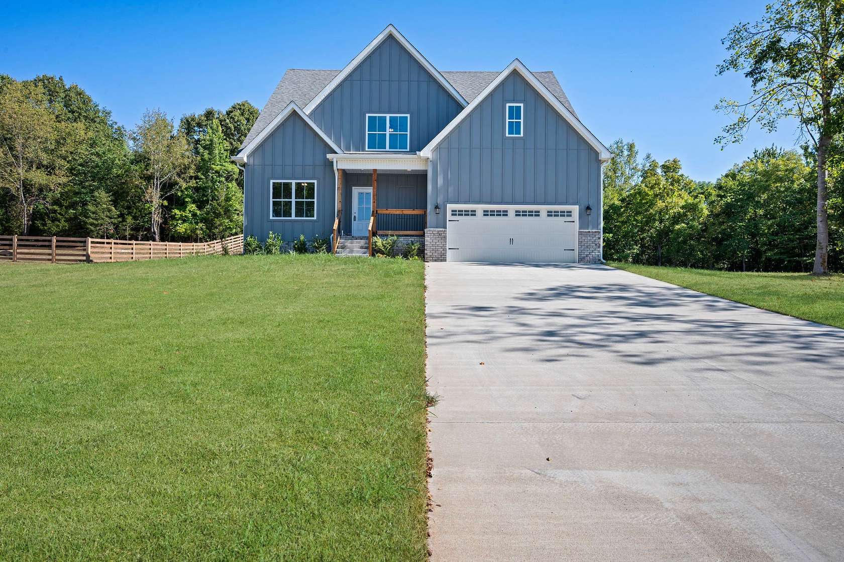 1.5 Acres of Residential Land with Home for Sale in Clarksville, Tennessee