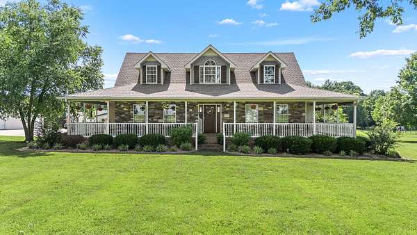 7 Acres of Residential Land with Home for Sale in Unionville, Tennessee