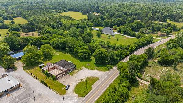 1.38 Acres of Commercial Land for Sale in Columbia, Tennessee