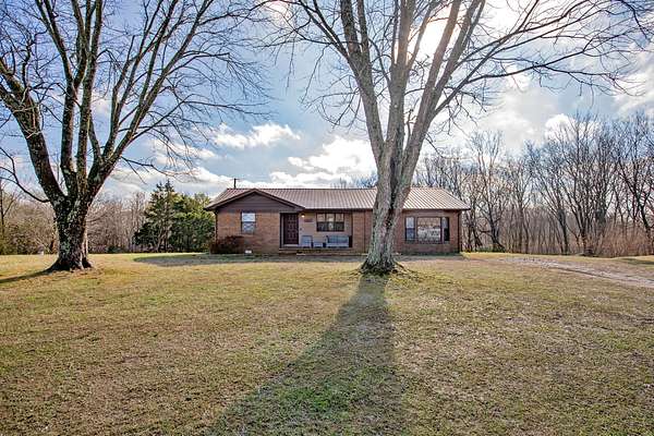 1.9 Acres of Residential Land with Home for Sale in Westmoreland, Tennessee