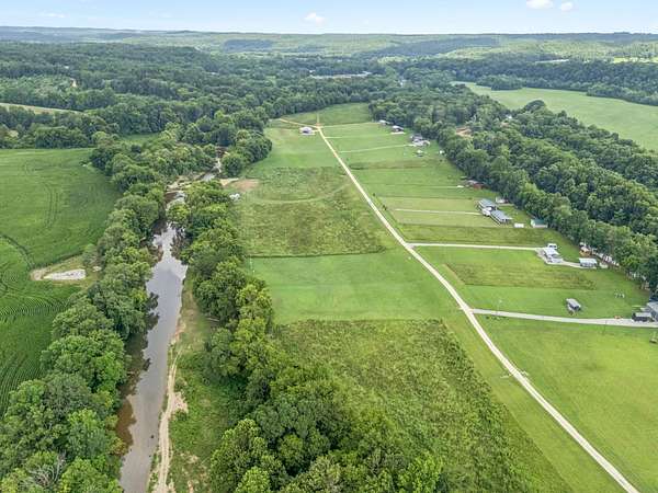 1 Acre of Residential Land for Sale in Waynesboro, Tennessee