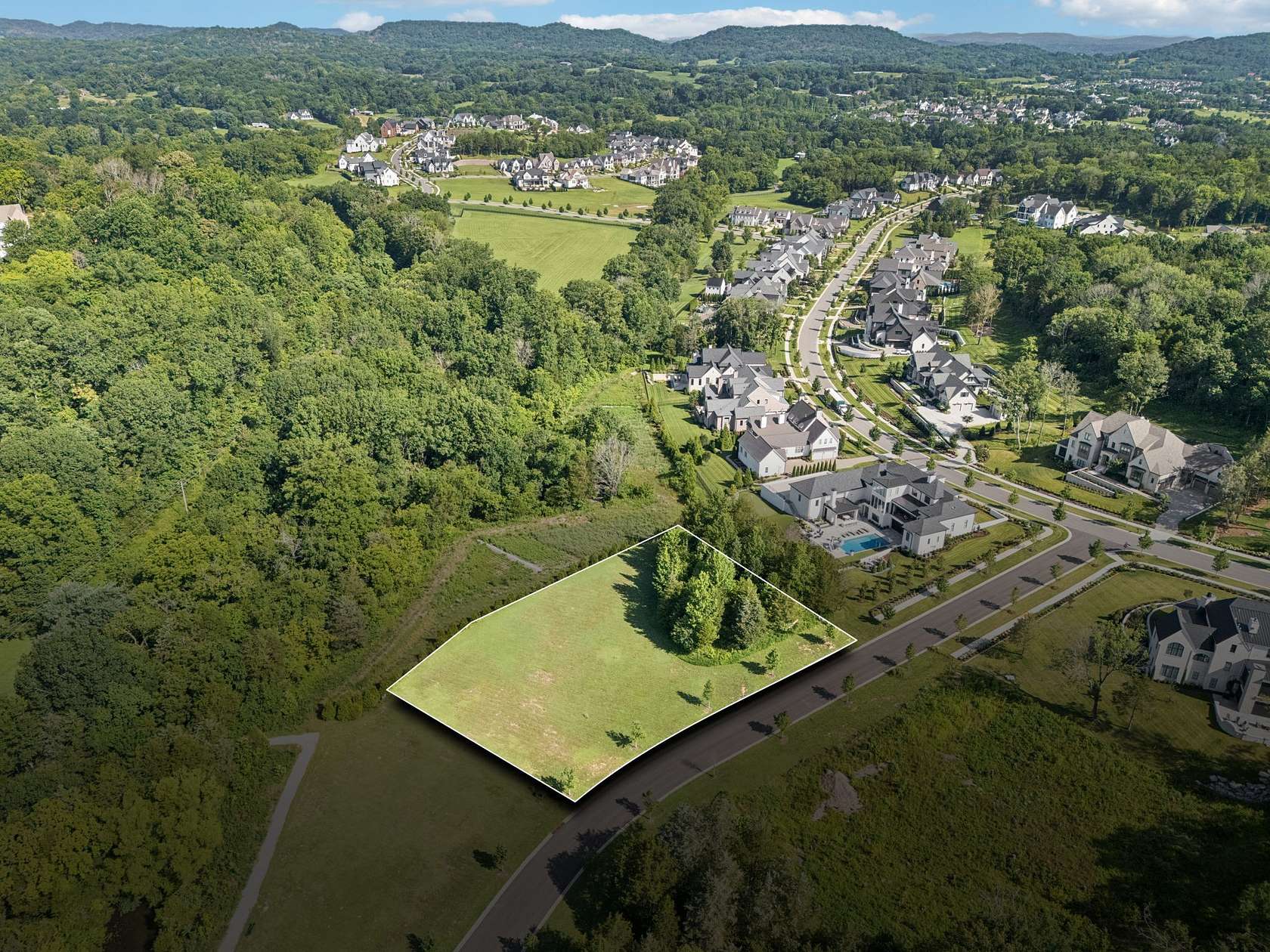 1 Acre of Residential Land for Sale in College Grove, Tennessee