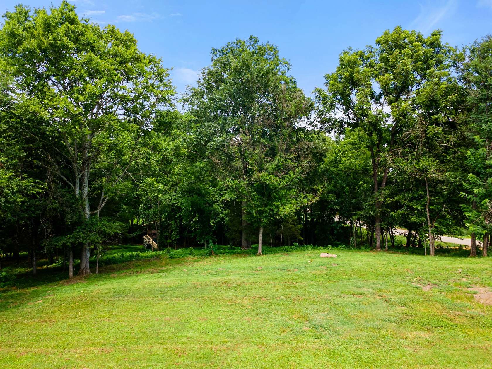 1 Acre of Residential Land for Sale in Columbia, Tennessee