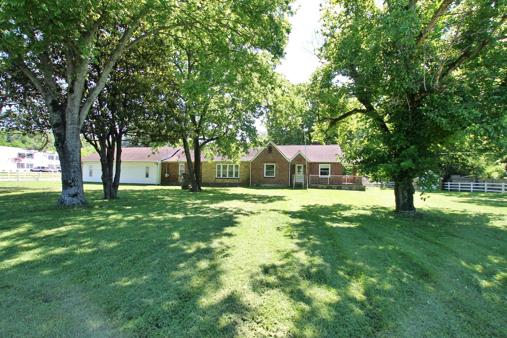 1.68 Acres of Improved Mixed-Use Land for Sale in Goodlettsville, Tennessee