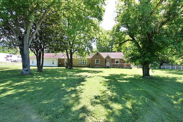 1.68 Acres of Improved Mixed-Use Land for Sale in Goodlettsville, Tennessee