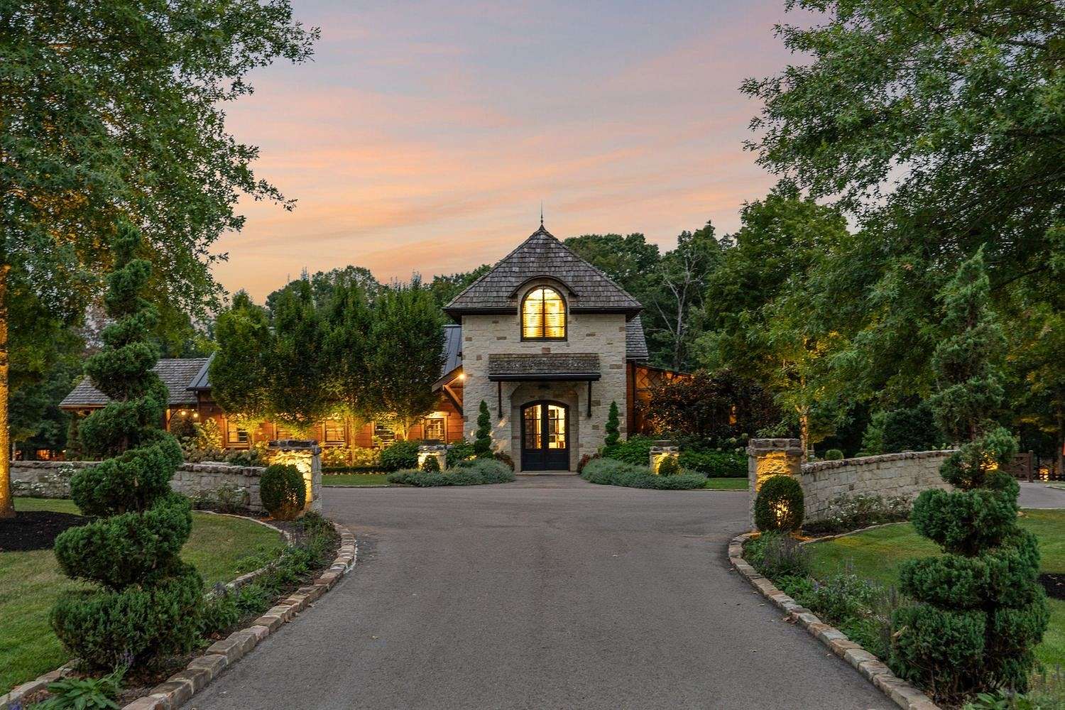 120 Acres of Land with Home for Sale in Franklin, Tennessee