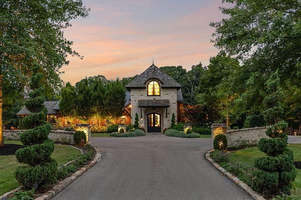 120 Acres of Land with Home for Sale in Franklin, Tennessee