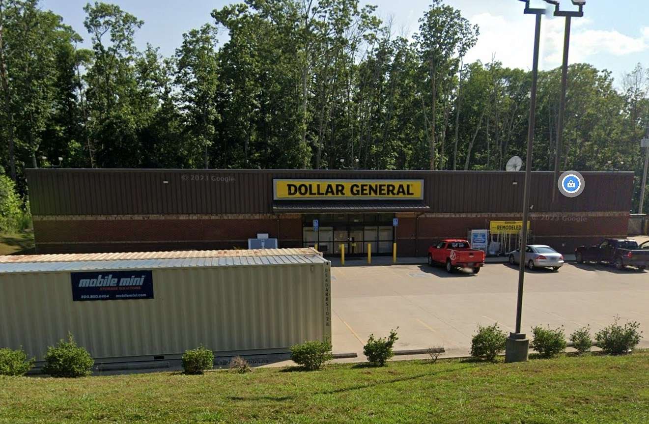 3 Acres of Improved Commercial Land for Sale in Centerville, Tennessee