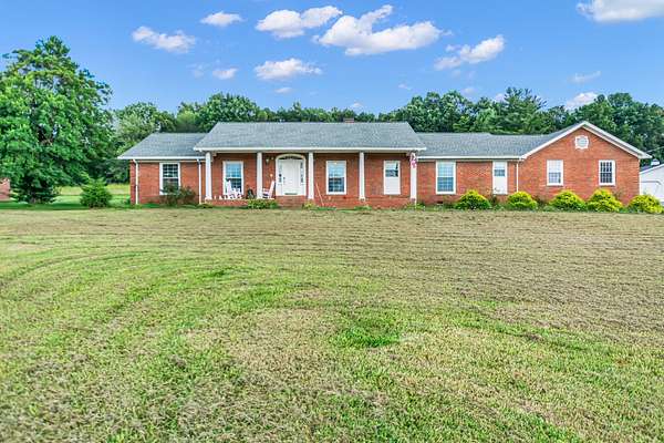 2.83 Acres of Residential Land with Home for Sale in Russellville, Kentucky