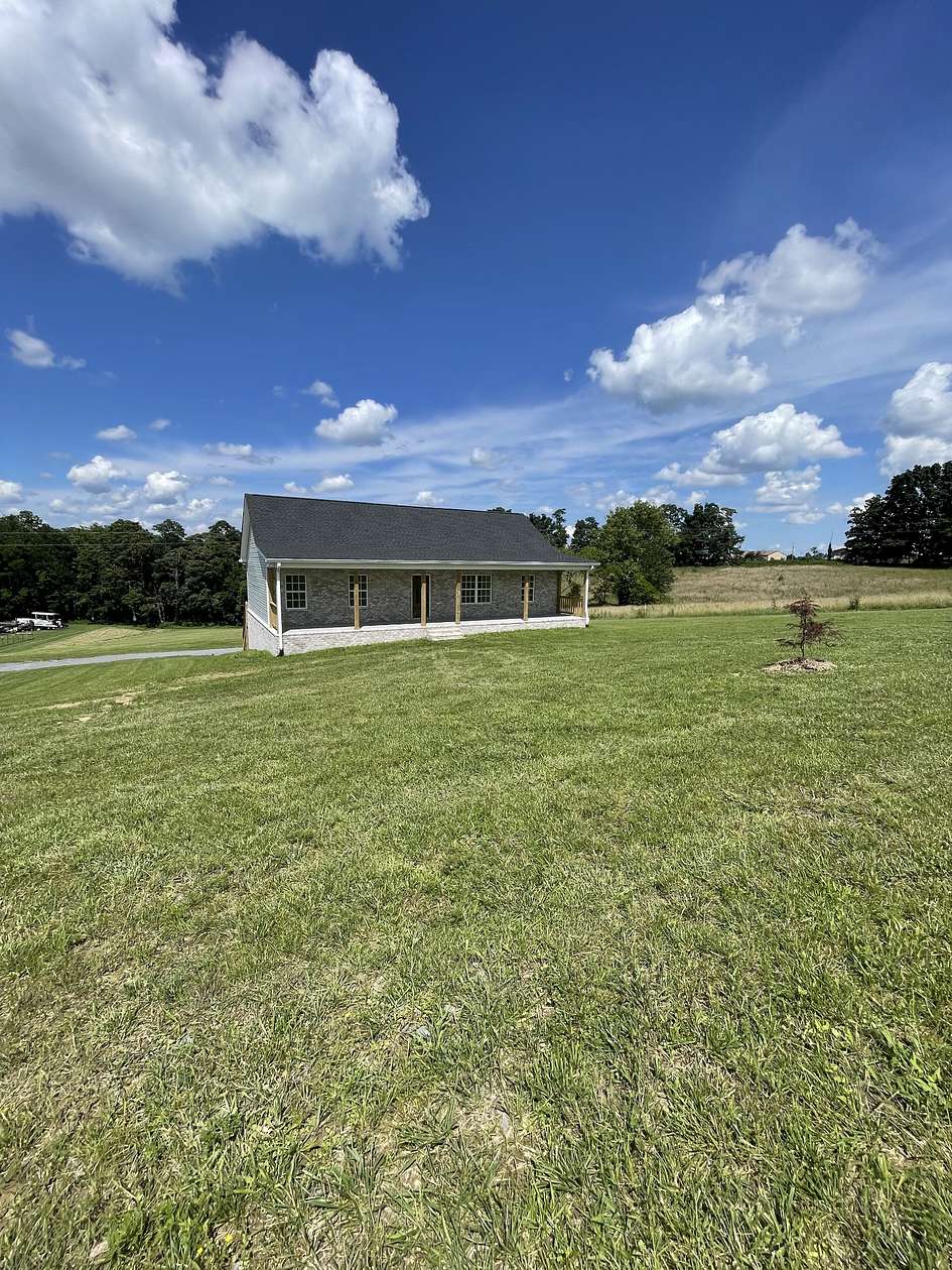 2 Acres of Residential Land with Home for Sale in Lafayette, Tennessee