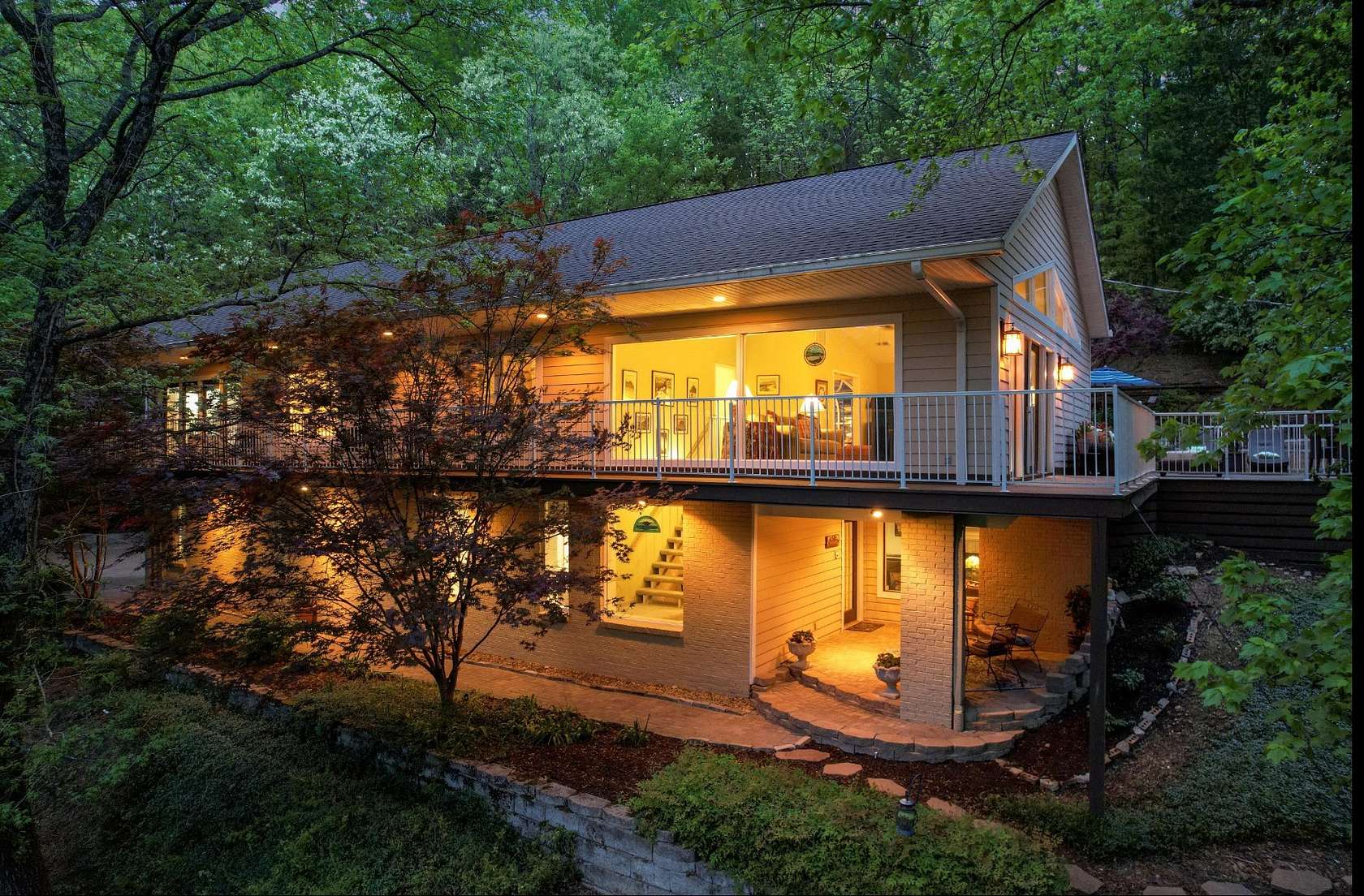 2.2 Acres of Residential Land with Home for Sale in Nashville, Tennessee