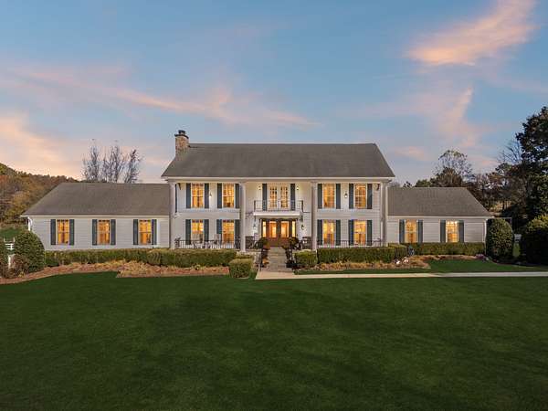 13.1 Acres of Land with Home for Sale in Lawrenceburg, Tennessee