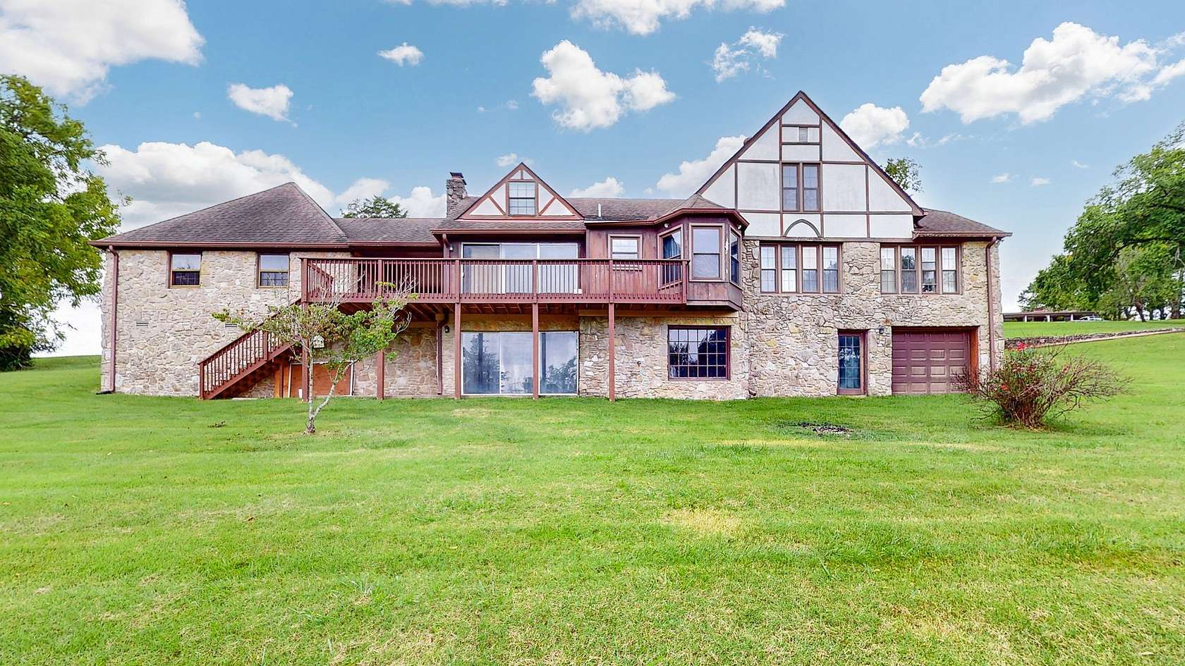 2 Acres of Residential Land with Home for Sale in Gallatin, Tennessee