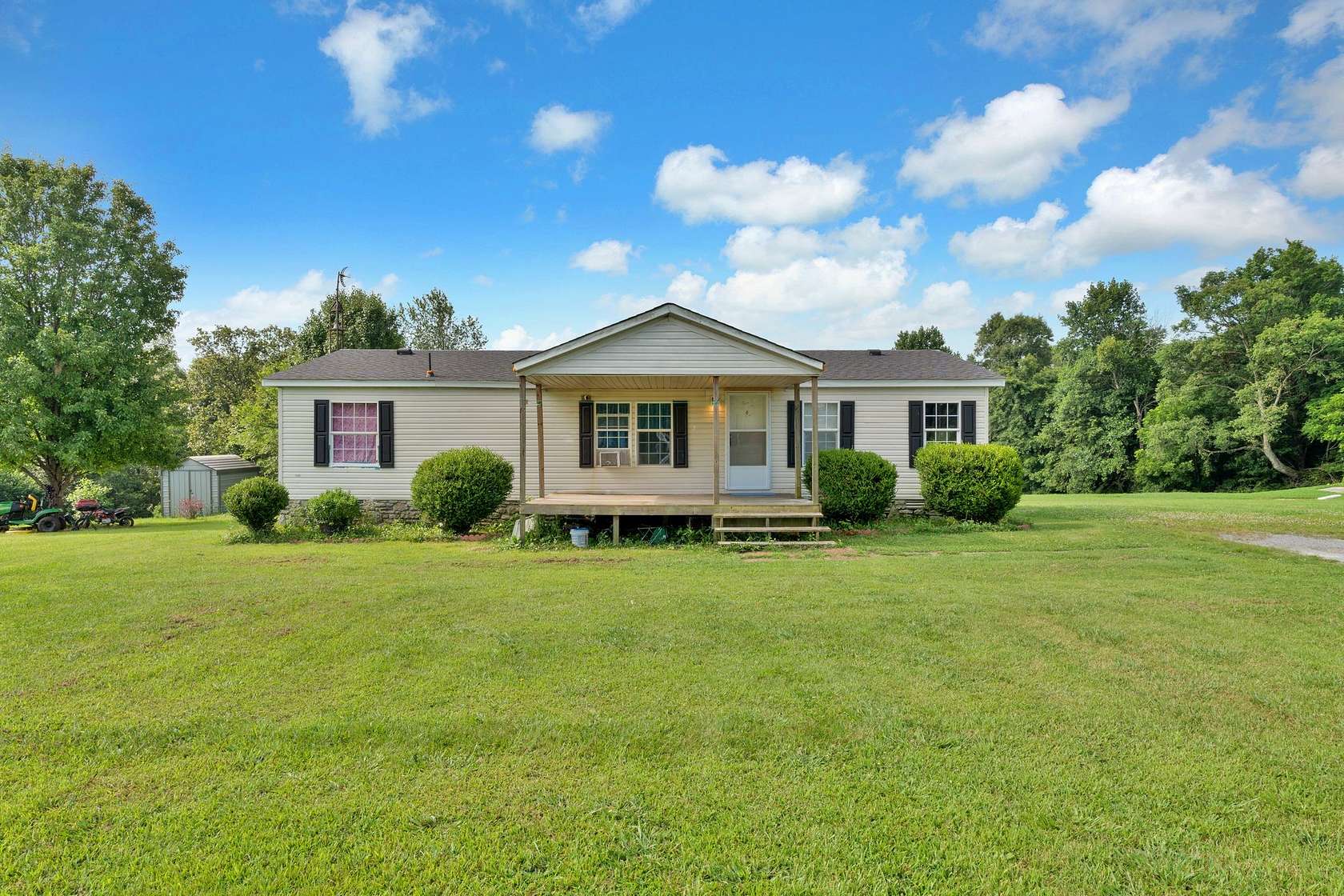 2.44 Acres of Residential Land with Home for Sale in Lafayette, Tennessee