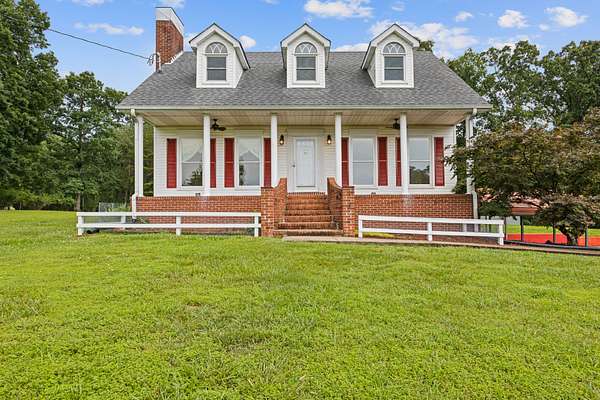 5.5 Acres of Residential Land with Home for Sale in McEwen, Tennessee