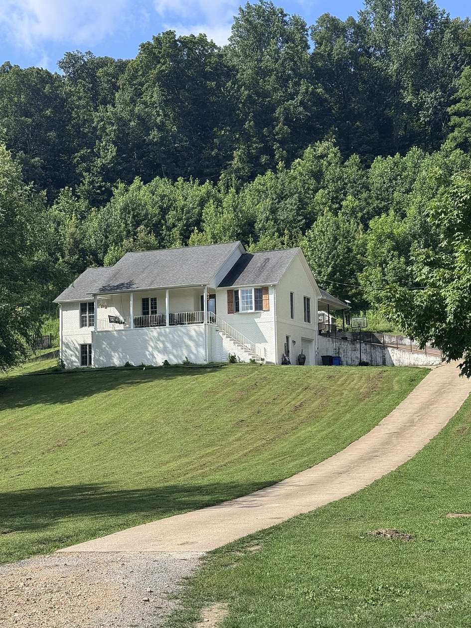 14.3 Acres of Land with Home for Sale in Prospect, Tennessee