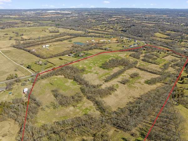 17 Acres of Land for Sale in Columbia, Tennessee