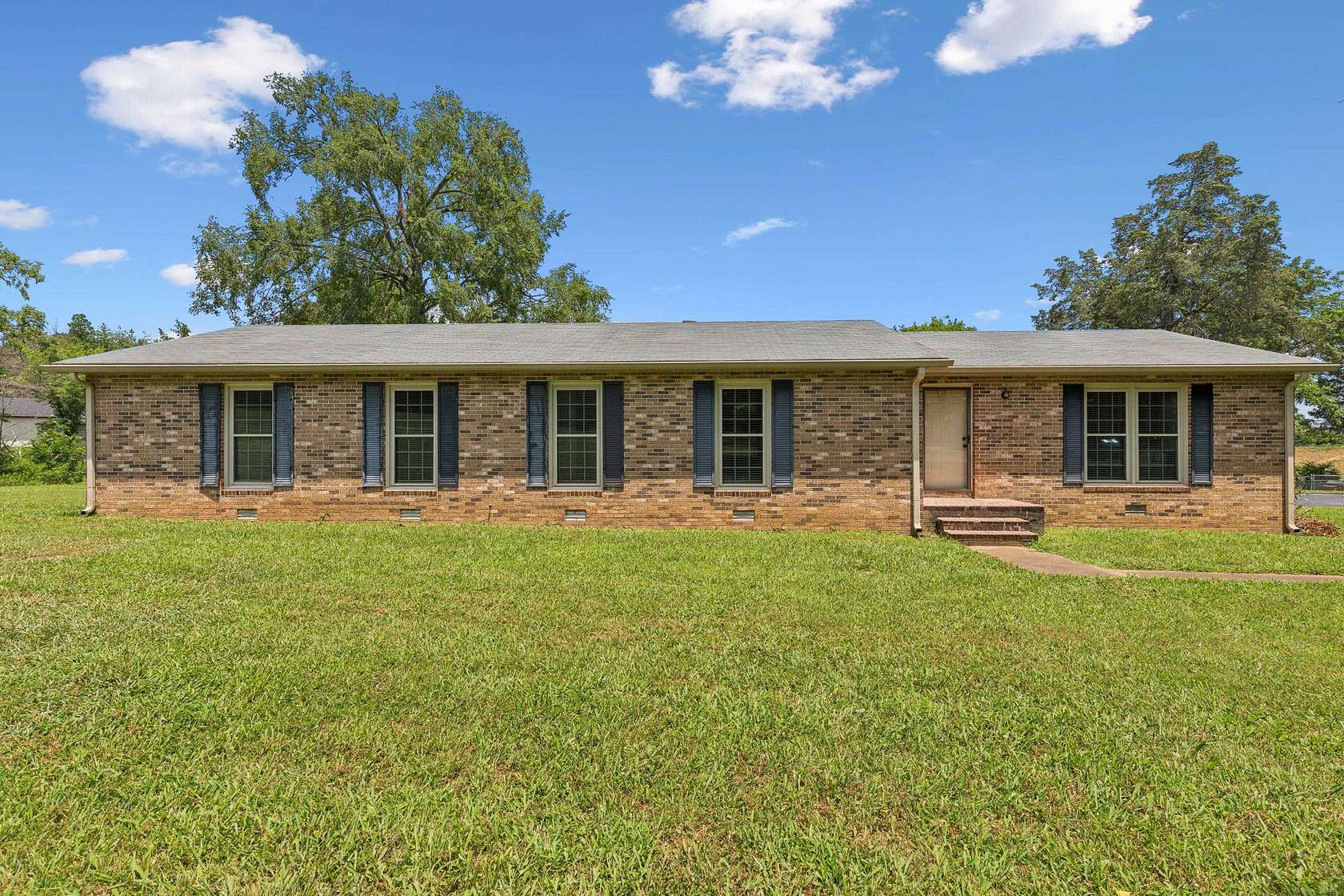 2.25 Acres of Residential Land with Home for Sale in Shelbyville, Tennessee