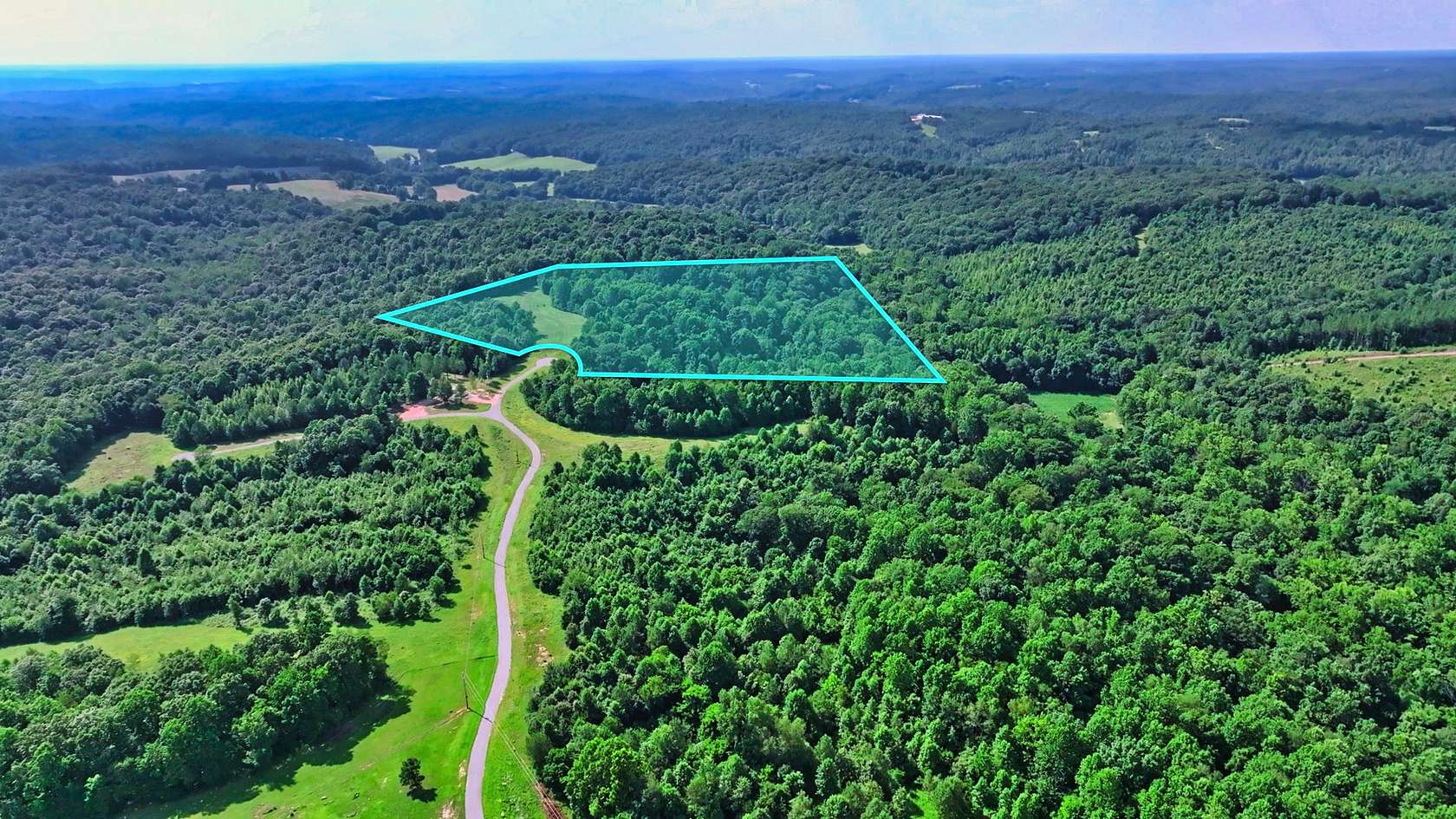 22.3 Acres of Land for Sale in Indian Mound, Tennessee
