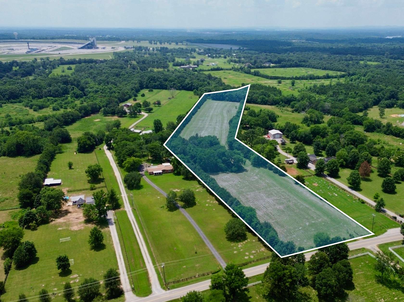 9 Acres of Land with Home for Sale in Lebanon, Tennessee