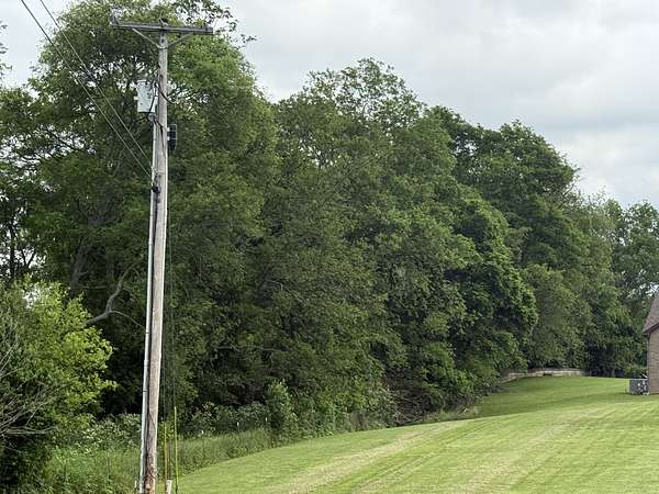 6 Acres of Residential Land for Sale in Castalian Springs, Tennessee